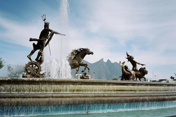Macroplaza monterrey 720x477