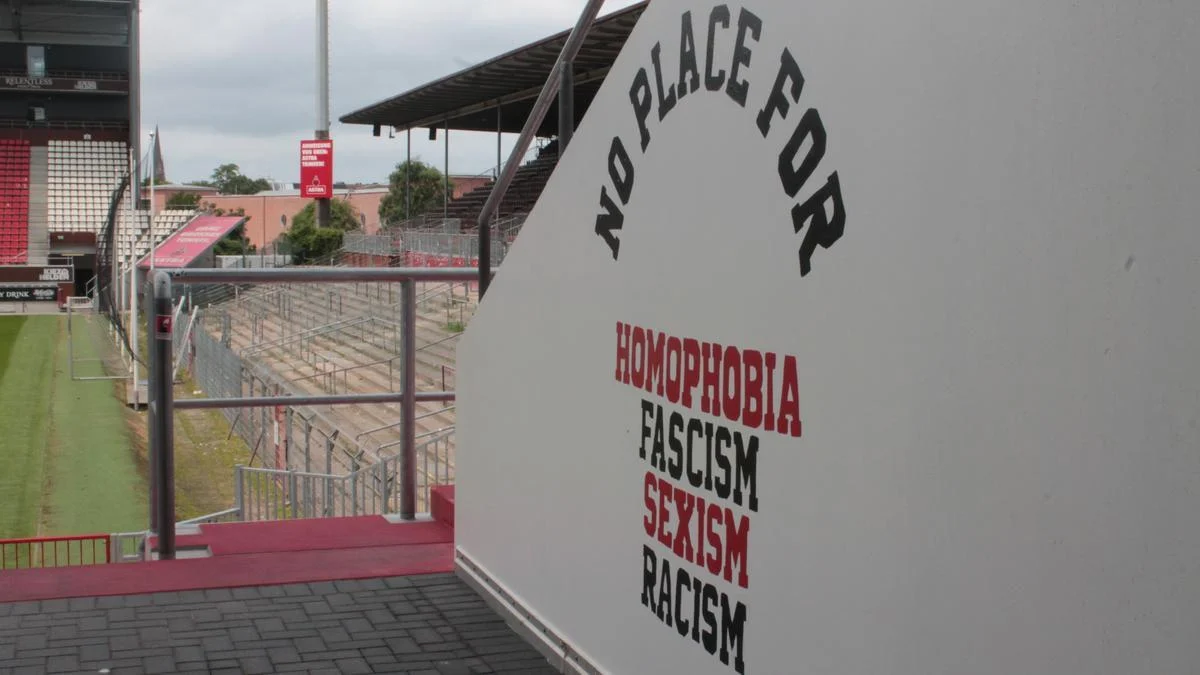 Mensaje en el estadio.