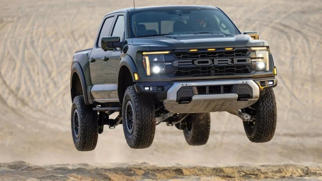 foto: https://noticias.autocosmos.com.mx/2023/12/26/ford-f-150-raptor-r-2024-la-pick-up-mas-poderosa-del-momento