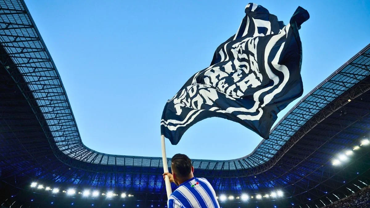 Rayados Bandera en estadio (imagen tomada de Google)