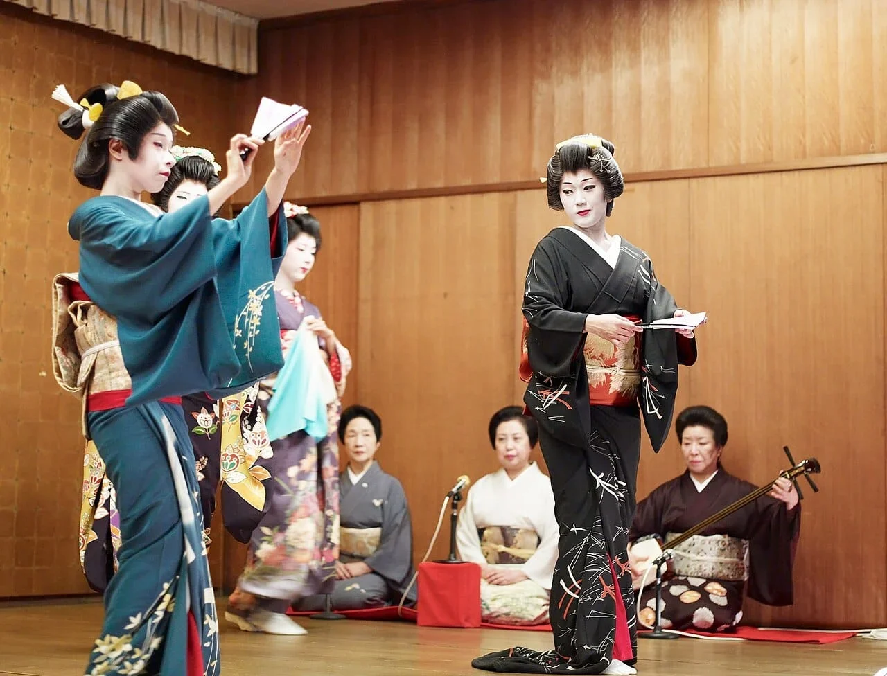 Niigata Geisha Dancing2